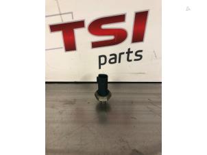Gebruikte Oliedruk sensor Volkswagen Polo V (6R) 1.2 TSI Prijs € 15,00 Inclusief btw aangeboden door TSI-Parts / Allmotorparts B.V.