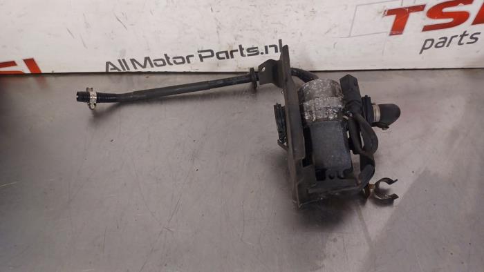 Gebruikte Vacuumpomp Rembekrachtiging Volkswagen Touareg (7LA/7L6) 3.2 V6 24V Prijs € 41,00 Margeregeling aangeboden door TSI-Parts / Allmotorparts B.V.