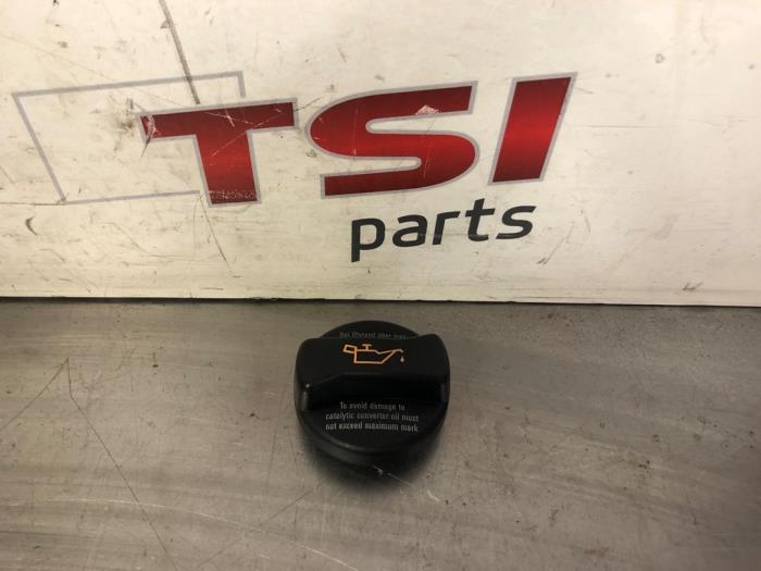 Gebruikte Oliedop Volkswagen Golf V (1K1) 2.0 GTI 16V FSI Turbo Prijs € 8,00 Margeregeling aangeboden door TSI-Parts / Allmotorparts B.V.