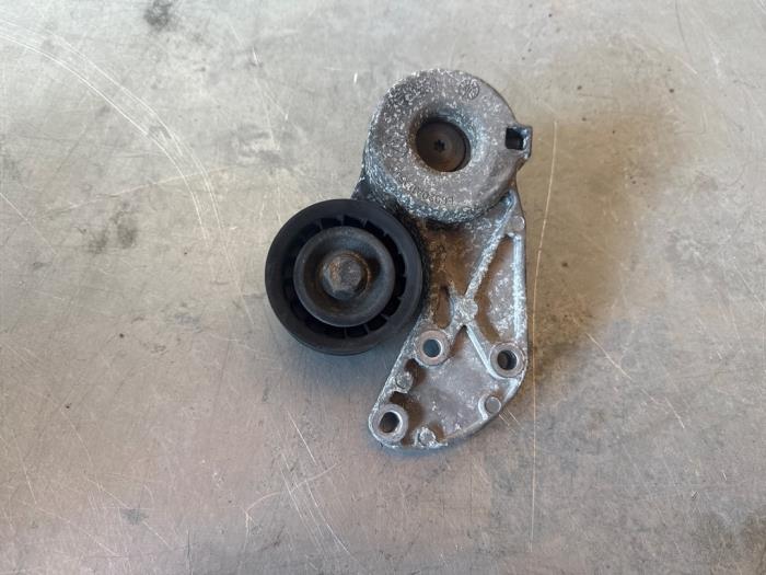 Gebruikte Spanner multiriem Volkswagen Touareg (7LA/7L6) 3.2 V6 24V Prijs € 30,00 Margeregeling aangeboden door TSI-Parts / Allmotorparts B.V.
