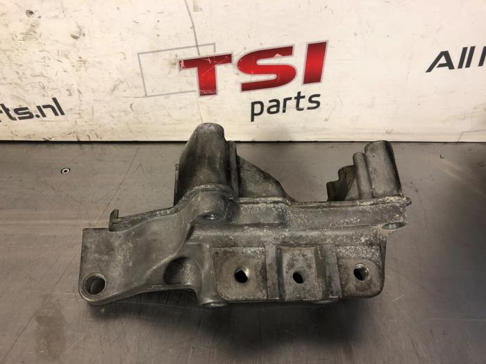 Gebruikte Motorsteun Volkswagen Golf V (1K1) 1.4 16V Prijs € 21,00 Margeregeling aangeboden door TSI-Parts / Allmotorparts B.V.
