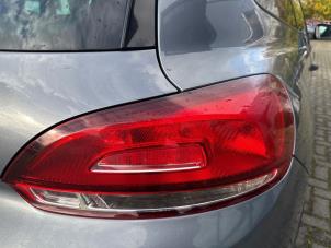 Gebruikte Achterlicht rechts Volkswagen Scirocco (137/13AD) 1.4 TSI 160 16V Prijs € 59,90 Inclusief btw aangeboden door TSI-Parts / Allmotorparts B.V.