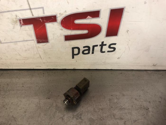 Gebruikte Schakelaar Oliedruk Audi Q8 (4MN) 3.0 V6 24V 55 TFSI Mild Hybrid Quattro Prijs € 49,50 Margeregeling aangeboden door TSI-Parts / Allmotorparts B.V.