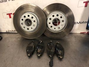 Gebruikte Remschijf + blok voor Volkswagen Golf VII (AUA) 1.4 GTE 16V Prijs € 99,00 Inclusief btw aangeboden door TSI-Parts / Allmotorparts B.V.