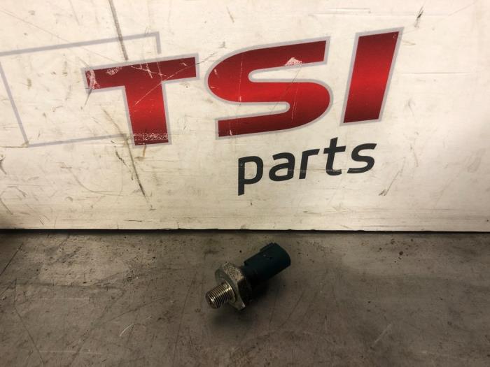 Gebruikte Oliedruk Schakelaar Volkswagen Golf VII (AUA) 1.4 GTE 16V Prijs € 12,00 Margeregeling aangeboden door TSI-Parts / Allmotorparts B.V.