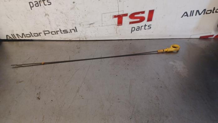 Gebruikte Olie Peilstok Volkswagen Up! (121) 1.0 12V 60 Prijs € 12,00 Margeregeling aangeboden door TSI-Parts / Allmotorparts B.V.