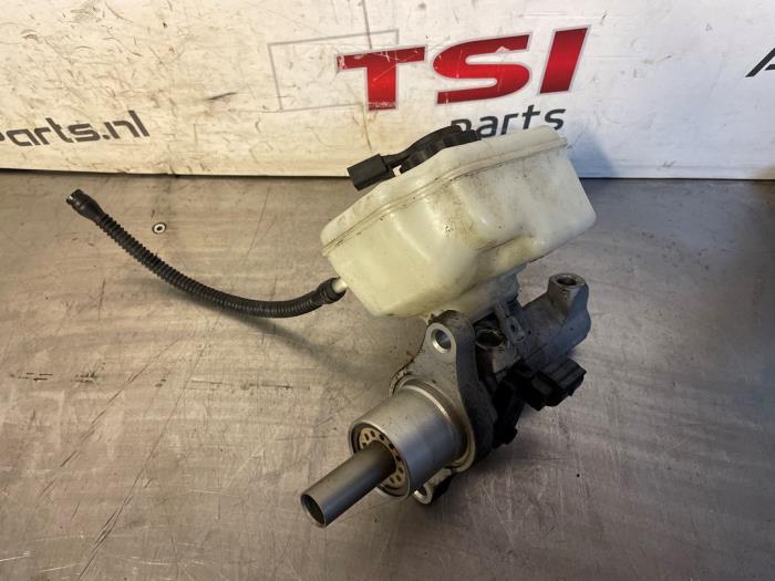 Gebruikte Hoofdremcilinder Volkswagen Eos (1F7/F8) 2.0 TFSI 16V Prijs € 8,00 Margeregeling aangeboden door TSI-Parts / Allmotorparts B.V.