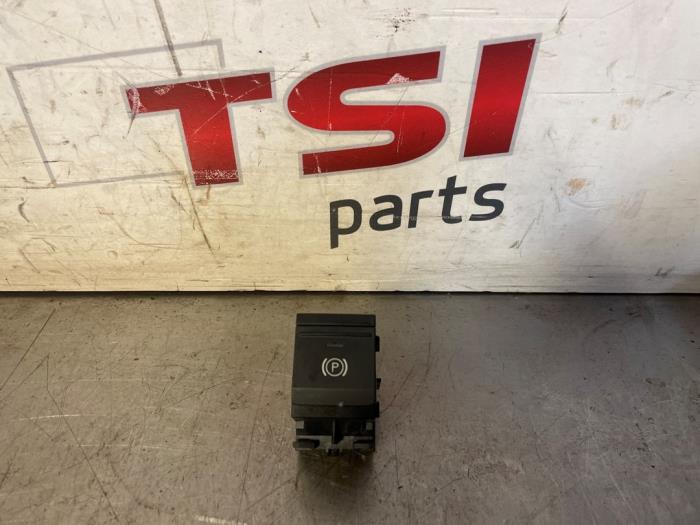 Gebruikte Handrem schakelaar Audi A3 Sportback (8YA) 1.5 35 TFSI 16V Mild Hybrid Prijs € 14,52 Inclusief btw aangeboden door TSI-Parts / Allmotorparts B.V.