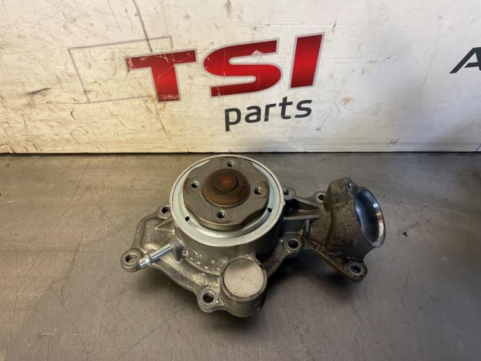 Gebruikte Waterpomp Volkswagen Touareg 3.0 V6 24V TSI R Prijs € 49,50 Margeregeling aangeboden door TSI-Parts / Allmotorparts B.V.