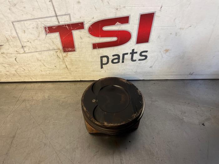 Gebruikte Zuiger Volkswagen Touareg 3.0 V6 24V TSI R Prijs € 100,00 Margeregeling aangeboden door TSI-Parts / Allmotorparts B.V.