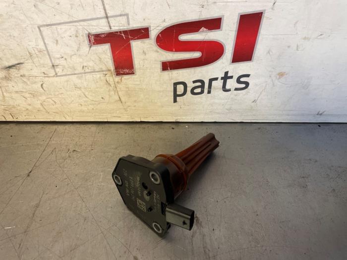 Gebruikte Olie niveau sensor Volkswagen Golf VII (AUA) 1.5 TSI Evo BMT 16V Prijs € 37,00 Margeregeling aangeboden door TSI-Parts / Allmotorparts B.V.