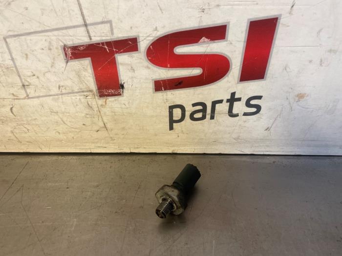 Gebruikte Oliedruk sensor Volkswagen Polo V (6R) 1.2 TSI Prijs € 12,00 Margeregeling aangeboden door TSI-Parts / Allmotorparts B.V.