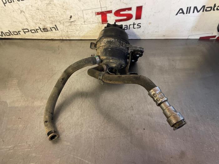 Gebruikte Servo Oliereservoir BMW X1 (E84) xDrive 20d 2.0 16V Prijs € 8,00 Margeregeling aangeboden door TSI-Parts / Allmotorparts B.V.