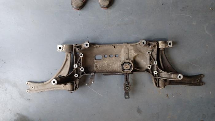 Gebruikte Subframe Volkswagen Tiguan (5N1/2) 2.0 TSI 16V 4Motion Prijs € 124,00 Margeregeling aangeboden door TSI-Parts / Allmotorparts B.V.