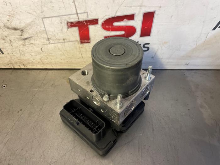 Gebruikte ABS Pomp Skoda Fabia III (NJ3) 1.2 TSI 16V Prijs € 19,50 Margeregeling aangeboden door TSI-Parts / Allmotorparts B.V.