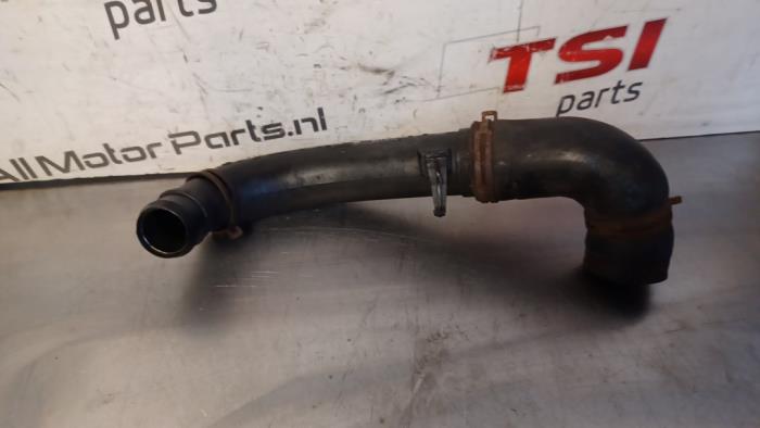 Gebruikte Intercooler Buis Skoda Fabia (6Y5) 1.9 TDi Prijs € 15,00 Margeregeling aangeboden door TSI-Parts / Allmotorparts B.V.