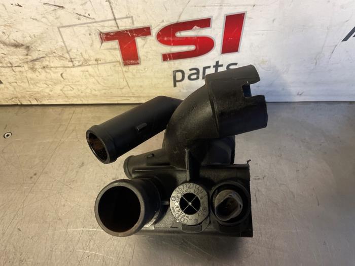 Gebruikte Thermostaathuis Volkswagen Golf V (1K1) 3.2 R32 V6 24V 4Motion Prijs € 75,00 Margeregeling aangeboden door TSI-Parts / Allmotorparts B.V.