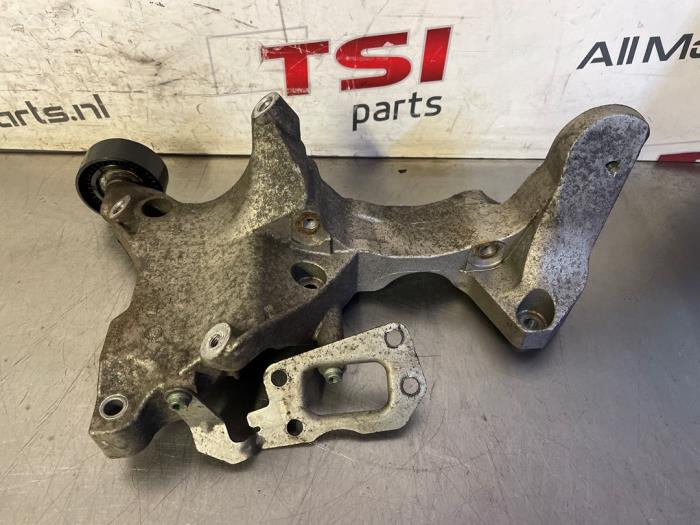Gebruikte Dynamosteun boven Volkswagen Golf V (1K1) 3.2 R32 V6 24V 4Motion Prijs € 47,50 Margeregeling aangeboden door TSI-Parts / Allmotorparts B.V.