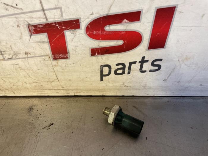 Gebruikte Oliedruk sensor Volkswagen Polo V (6R) 1.2 TSI Prijs € 12,00 Margeregeling aangeboden door TSI-Parts / Allmotorparts B.V.
