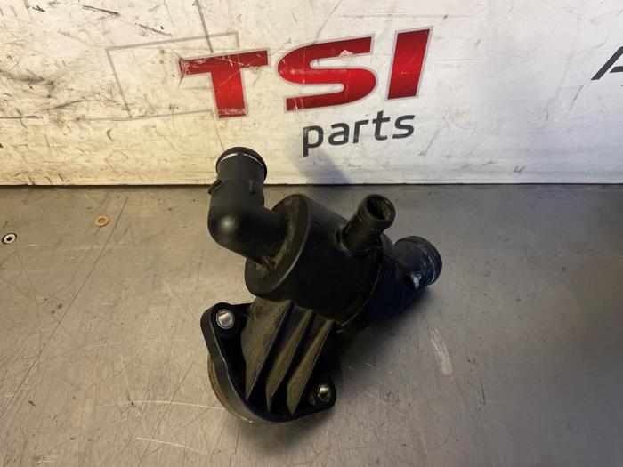 Gebruikte Thermostaathuis Volkswagen Tiguan (5N1/2) 2.0 TDI 16V Prijs € 10,00 Margeregeling aangeboden door TSI-Parts / Allmotorparts B.V.