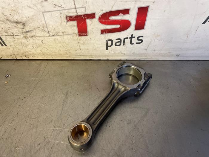 Gebruikte Drijfstang Volkswagen Golf IV (1J1) 1.9 TDI Prijs € 60,00 Margeregeling aangeboden door TSI-Parts / Allmotorparts B.V.