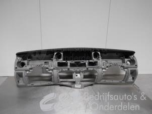 Gebruikte Dashboard Renault Master III (FD/HD) 3.0 dCi 16V 140 Prijs € 105,00 Margeregeling aangeboden door C&J bedrijfsauto's & onderdelen