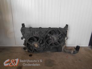 Gebruikte Radiateur Opel Vivaro 2.5 CDTI 16V Prijs € 210,00 Margeregeling aangeboden door C&J Bedrijfsauto's & Onderdelen