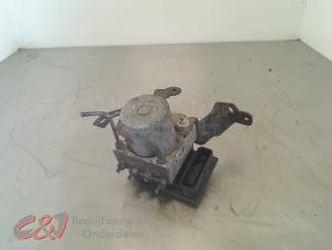 Gebruikte ABS Pomp Renault Master III (FV) 2.3 dCi 125 16V FWD Prijs € 78,75 Margeregeling aangeboden door C&J Bedrijfsauto's & Onderdelen