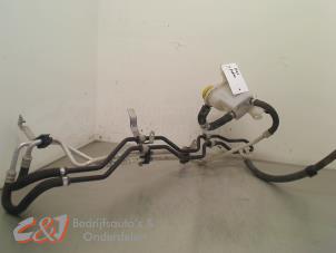 Gebruikte Servo Oliereservoir Fiat Fiorino (225) 1.3 JTD 16V Multijet Prijs € 131,25 Margeregeling aangeboden door C&J Bedrijfsauto's & Onderdelen