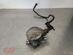 Gebruikte Vacuumpomp Rembekrachtiging Opel Vivaro 1.9 DI Prijs € 47,25 Margeregeling aangeboden door C&J Bedrijfsauto's & Onderdelen