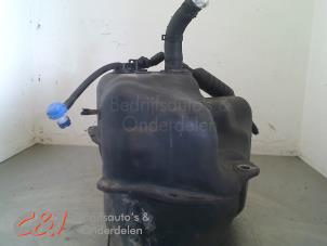 Gebruikte Adblue tank Volkswagen Crafter 2.0 TDI 16V Prijs € 367,50 Margeregeling aangeboden door C&J Bedrijfsauto's & Onderdelen