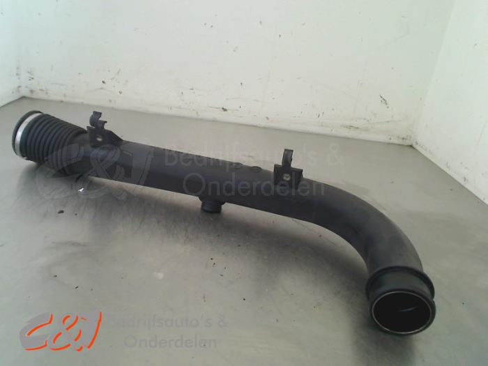 Gebruikte Intercooler Buis Mercedes Vito (638.1/2) 2.2 CDI 108 16V Prijs € 15,75 Margeregeling aangeboden door C&J Bedrijfsauto's & Onderdelen