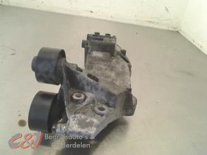 Gebruikte Dynamosteun onder Opel Vivaro 2.0 CDTI Prijs € 42,00 Margeregeling aangeboden door C&J Bedrijfsauto's & Onderdelen