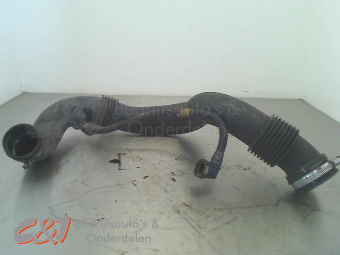 Gebruikte Intercooler Buis Renault Master II (ED/HD/UD) 2.5 dCi 16V Prijs € 15,75 Margeregeling aangeboden door C&J Bedrijfsauto's & Onderdelen