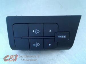 Gebruikte Schakelaar Koplamp Ihv Peugeot Boxer (U9) 2.2 HDi 120 Euro 4 Prijs € 15,75 Margeregeling aangeboden door C&J Bedrijfsauto's & Onderdelen