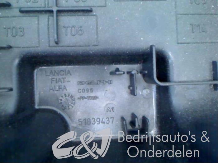 Zekeringkast van een Opel Combo 1.3 CDTI 16V 2016