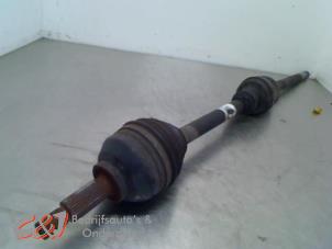 Gebruikte Cardanas rechts-voor (VWA) Opel Vivaro 2.5 DTI 16V Prijs € 26,25 Margeregeling aangeboden door C&J Bedrijfsauto's & Onderdelen