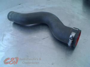 Gebruikte Intercooler Slang Opel Vivaro 2.5 CDTI 16V Prijs € 21,00 Margeregeling aangeboden door C&J Bedrijfsauto's & Onderdelen