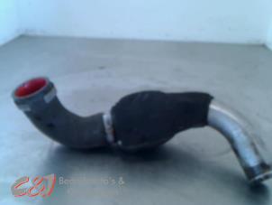 Gebruikte Intercooler Buis Opel Vivaro 2.5 CDTI 16V Prijs € 21,00 Margeregeling aangeboden door C&J Bedrijfsauto's & Onderdelen