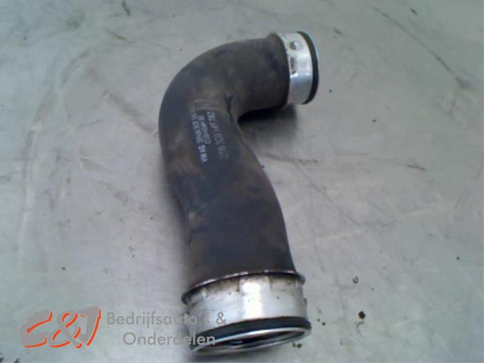Gebruikte Intercooler Slang Volkswagen Caddy III (2KA,2KH,2CA,2CH) 1.9 TDI Prijs € 21,00 Margeregeling aangeboden door C&J Bedrijfsauto's & Onderdelen