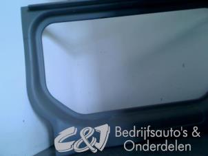 Gebruikte Stijlbekleding midden-links Opel Vivaro 1.9 DI Prijs € 105,00 Margeregeling aangeboden door C&J bedrijfsauto's & onderdelen