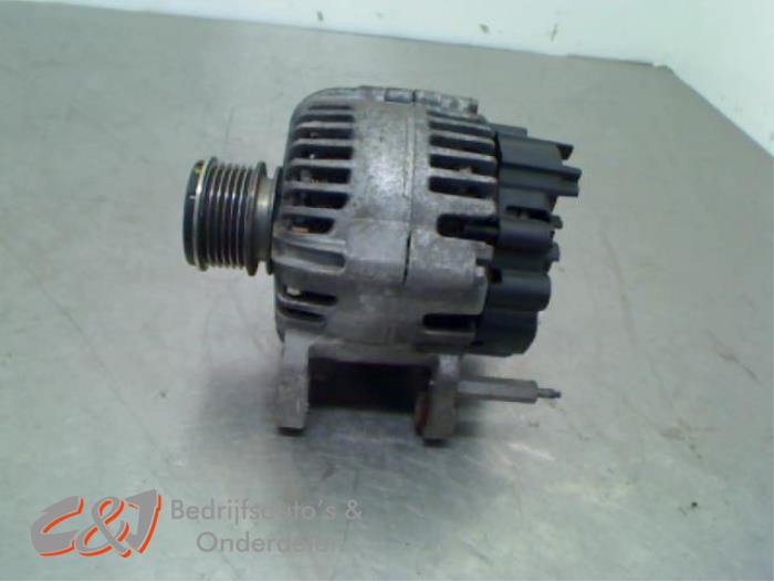 Gebruikte Dynamo Volkswagen Caddy III (2KA,2KH,2CA,2CH) 1.6 TDI 16V Prijs € 26,25 Margeregeling aangeboden door C&J Bedrijfsauto's & Onderdelen