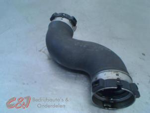 Gebruikte Intercooler Slang Mercedes Vito (639.7) 2.2 115 CDI 16V Prijs € 21,00 Margeregeling aangeboden door C&J Bedrijfsauto's & Onderdelen
