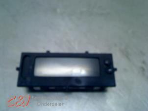 Gebruikte Display Interieur Renault Trafic New (FL) 2.0 dCi 16V 90 Prijs € 36,75 Margeregeling aangeboden door C&J Bedrijfsauto's & Onderdelen