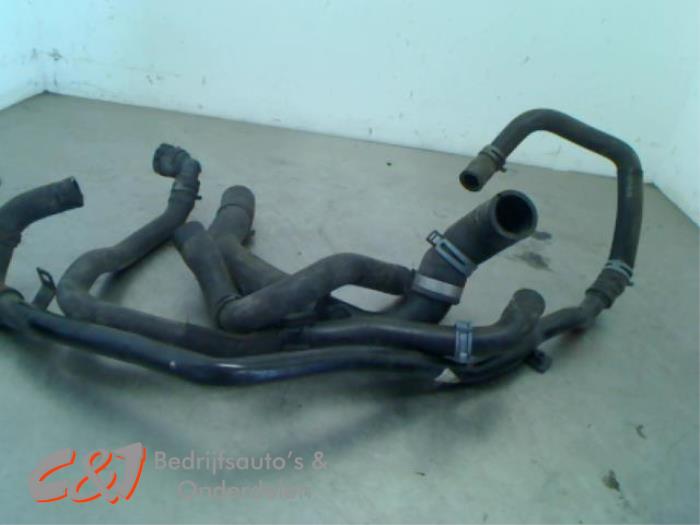 Waterslang aansluiting van een Volkswagen Caddy III (2KA,2KH,2CA,2CH) 1.6 TDI 16V 2012
