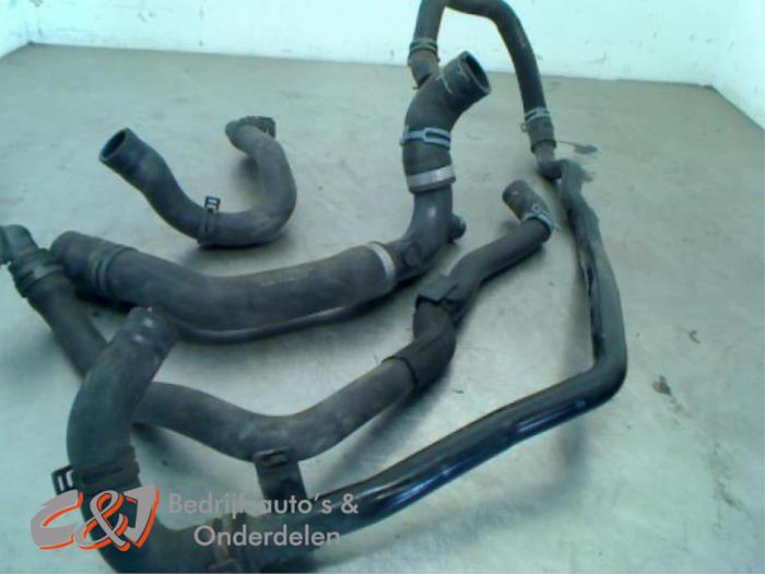 Waterslang aansluiting van een Volkswagen Caddy III (2KA,2KH,2CA,2CH) 1.6 TDI 16V 2012