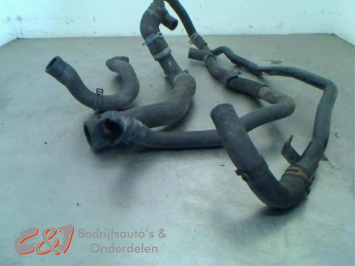 Waterslang aansluiting van een Volkswagen Caddy III (2KA,2KH,2CA,2CH) 1.6 TDI 16V 2012