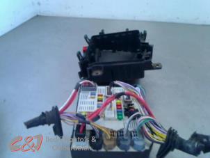 Gebruikte Zekeringkast Renault Megane III Grandtour (KZ) 1.5 dCi 90 Prijs € 31,50 Margeregeling aangeboden door C&J Bedrijfsauto's & Onderdelen