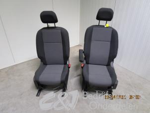 Gebruikte Voorstoelen links + rechts Opel Combo Cargo 1.5 CDTI 75 Prijs € 787,50 Margeregeling aangeboden door C&J bedrijfsauto's & onderdelen