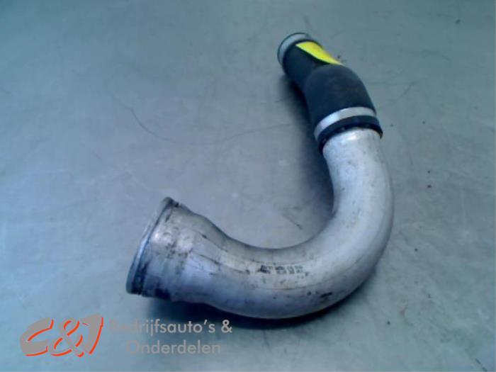 Gebruikte Intercooler Buis Volkswagen Transporter/Caravelle T5 2.5 TDi Prijs € 10,50 Margeregeling aangeboden door C&J Bedrijfsauto's & Onderdelen